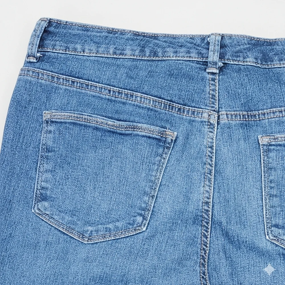 Style & Co. Size 10 Shorts Bermuda Long Blue Cotton Denim Stretch Cuff 5 Pocket